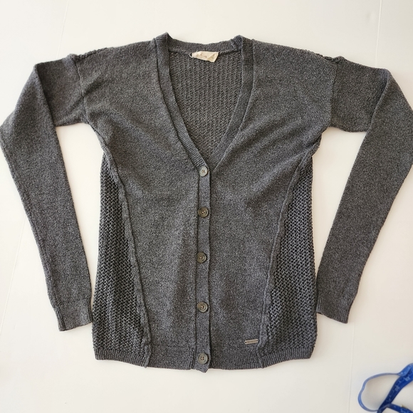 Hollister Grey Knit Sweater Size Small - Picture 11 of 11